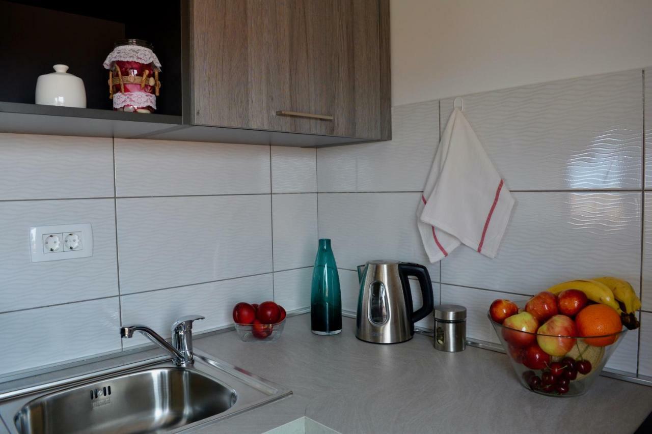 Iva Apartmani Vodice Eksteriør billede