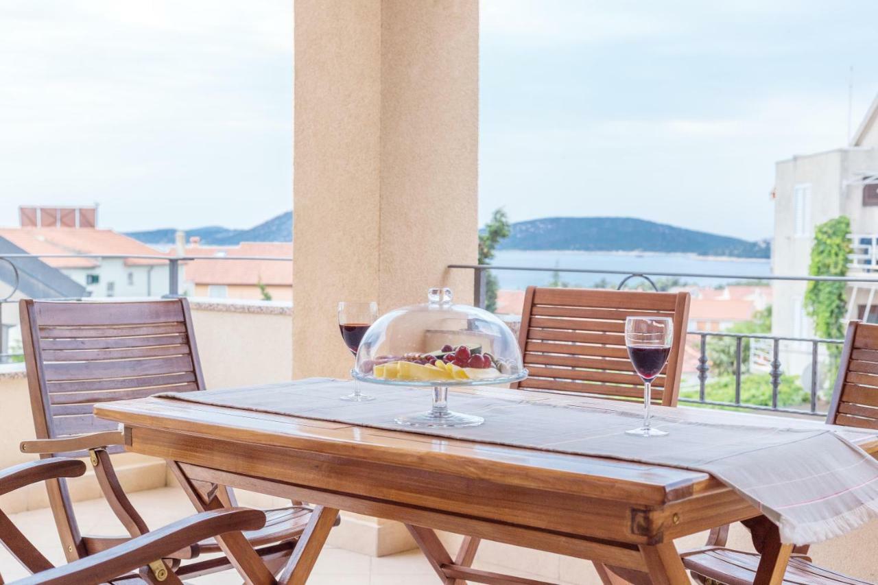Iva Apartmani Vodice Eksteriør billede
