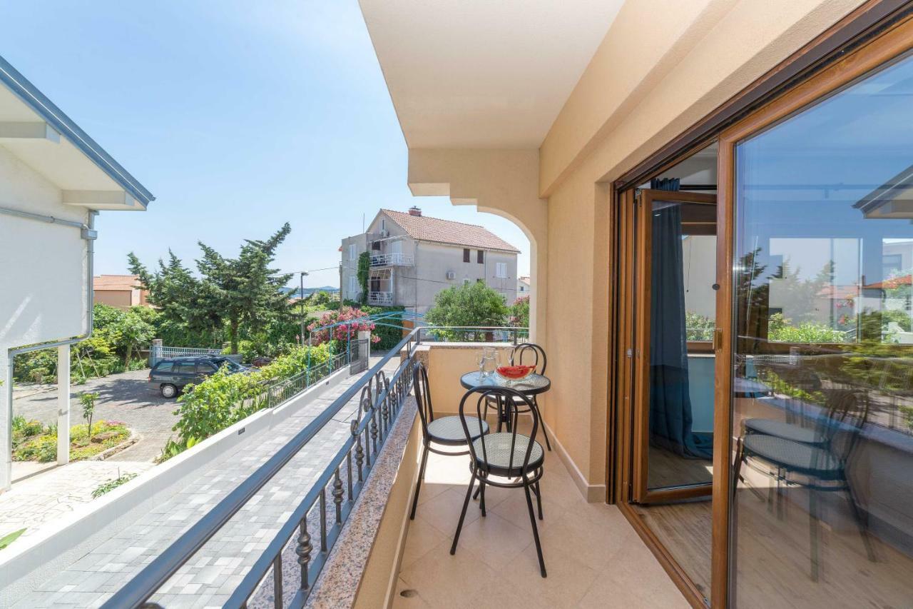 Iva Apartmani Vodice Eksteriør billede